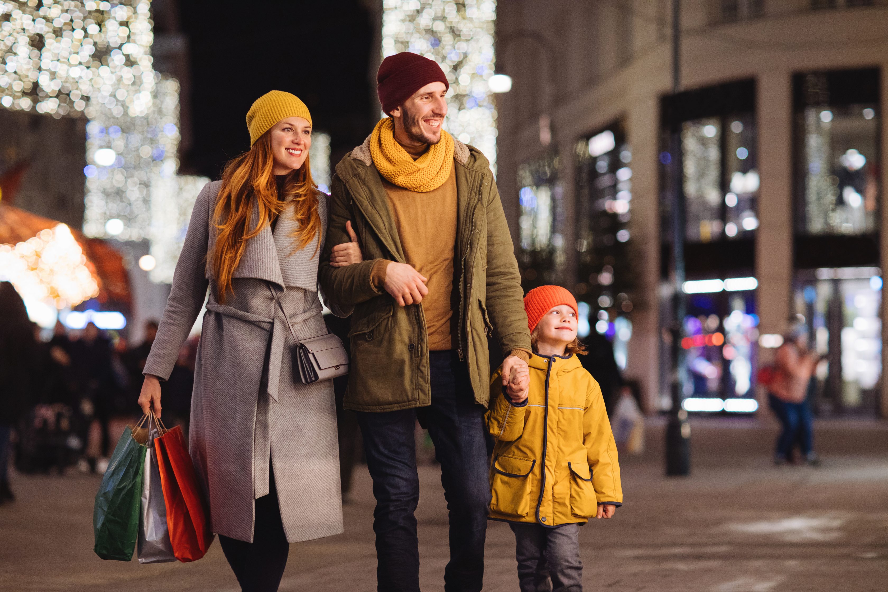 familie calatorind intr-o vacanta de iarna